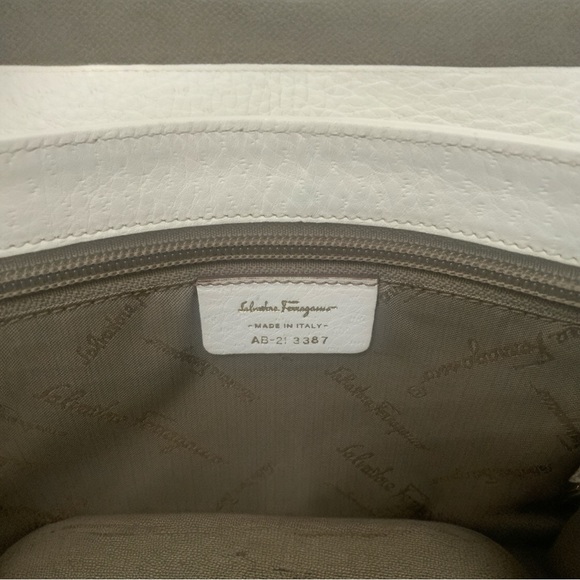 Salvatore Ferragamo Gancini Tote bag with COA - Picture 6 of 11